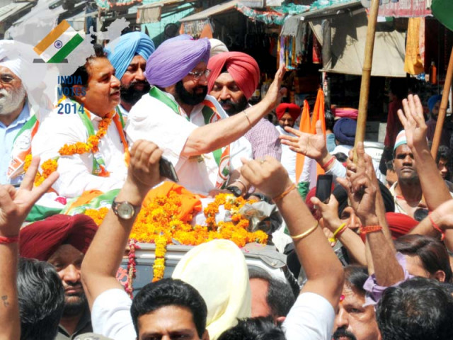 congress party candidate for amritsar s parliamentary seat amarinder singh gestures during an election campaign in amritsar photo afp congress party candidate for amritsar s parliamentary seat amarinder singh gestures during an election campaign in amritsar photo afp