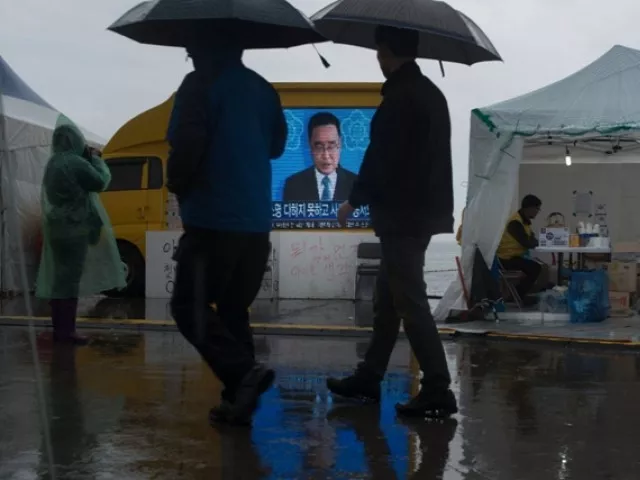a television screen shows an image of south korea 039 s prime minister chung hong won at jindo harbour where relatives of family members of the 039 sewol 039 ferry are waiting for delvelopments in the search and recovery operations on april 27 2014 photo afp a television screen shows an image of south korea 039 s prime minister chung hong won at jindo harbour where relatives of family members of the 039 sewol 039 ferry are waiting for delvelopments in the search and recovery operations on april 27 2014 photo afp