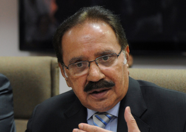 ppp leader makhdoom amin faheem had challenged the order passed by the election tribunal on march 28 on a petition filed by his rival candidate abdul razak memon photo afp file ppp leader makhdoom amin faheem had challenged the order passed by the election tribunal on march 28 on a petition filed by his rival candidate abdul razak memon photo afp file