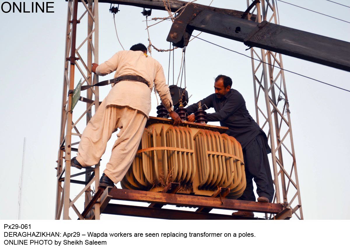 electricity workers work on an electricity transformer photo online