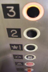 Chief secretary trapped in lift for 30 minutes - Vimarsana News