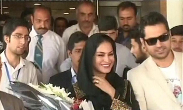 express news screengrab of actress veena malik and her husband at the islamabad airport express news screengrab of actress veena malik and her husband at the islamabad airport