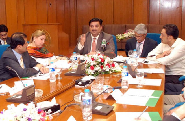 commerce minister khurram dastagir khan speaking to industrialists at the all pakistan textile mills association aptma house photo pid commerce minister khurram dastagir khan speaking to industrialists at the all pakistan textile mills association aptma house photo pid