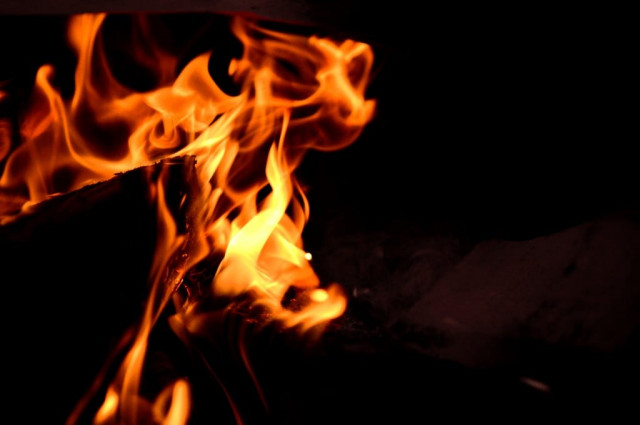 children die from inhaling fumes after a fire broke out in a house in the dagranwala area of chiniot district photo file children die from inhaling fumes after a fire broke out in a house in the dagranwala area of chiniot district photo file