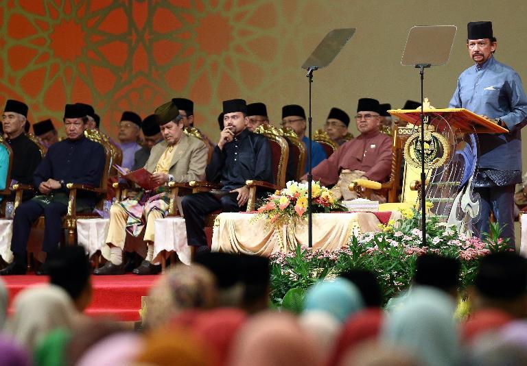 brunei 039 s sultan hassanal bolkiah delivers a speech during the official ceremony of the implementation of sharia law in bandar seri begawan on april 30 2014 photo afp