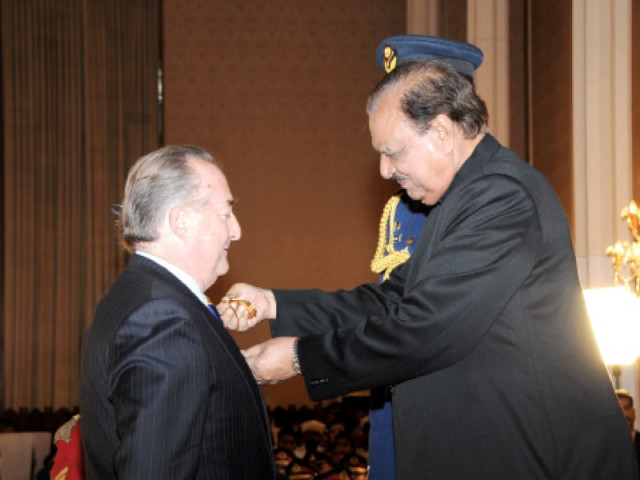 saravia receiving hilal e pakistan medal from mamnoon hussain on march 23 photo file saravia receiving hilal e pakistan medal from mamnoon hussain on march 23 photo file