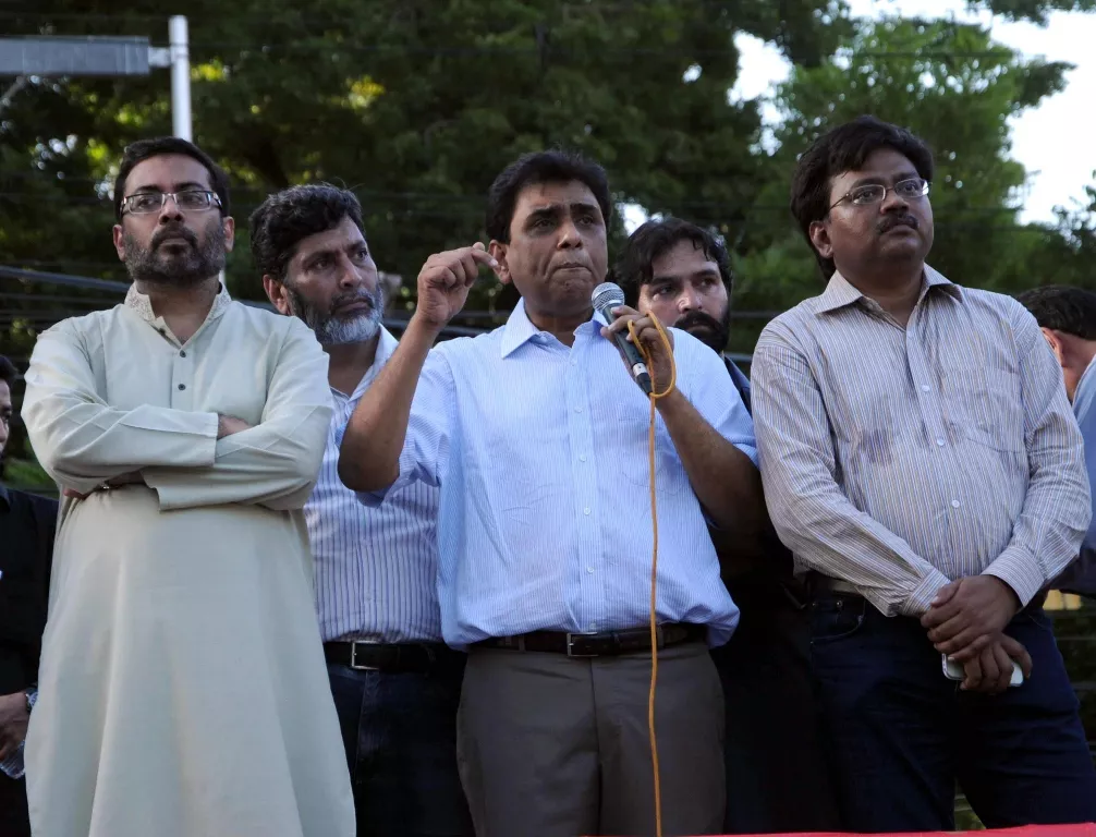 mqm deputy convener khalid maqbool siddiqui and other leaders of mqm addressing protestors in karachi photo mohammad saqib mqm deputy convener khalid maqbool siddiqui and other leaders of mqm addressing protestors in karachi photo mohammad saqib