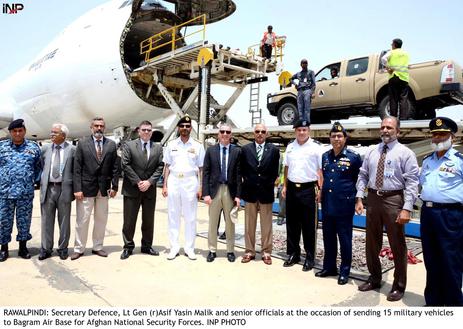 secretary defence lt gen r asif yasin malik and senior officials at the occasion of sending 15 military vehicles to bagram air base for afghan national security forces photo inp