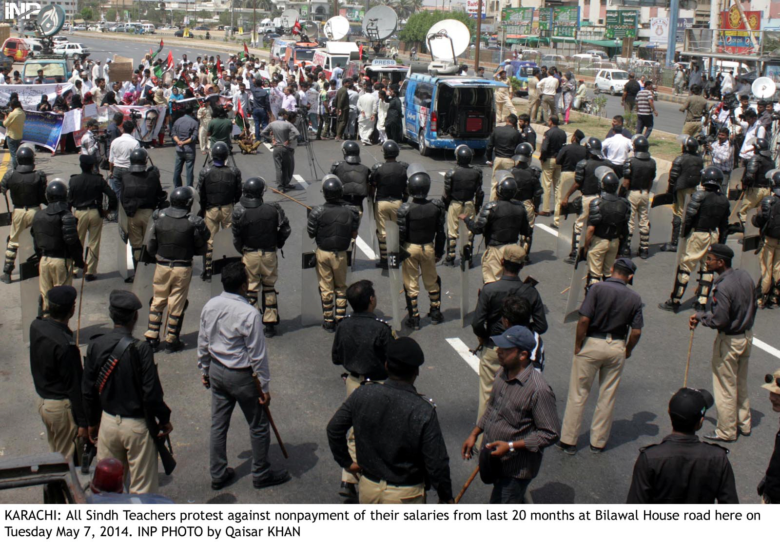 policemen confront around 100 teachers who were protesting near the bilawal house on wednesday photo inp