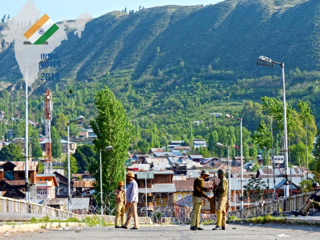 indian policemen stand guard in a street of sopore in restive kashmir s baramulla constituency photo afp indian policemen stand guard in a street of sopore in restive kashmir s baramulla constituency photo afp