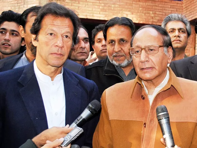pti chief imran khan l and pml q chief chaudhry shujaat hussain r photo online pti chief imran khan l and pml q chief chaudhry shujaat hussain r photo online
