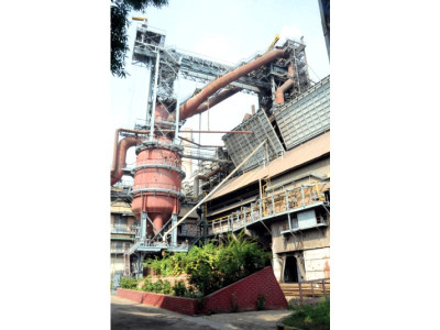 giant corporations residents of karachi s iron city are slowly bending under pressure