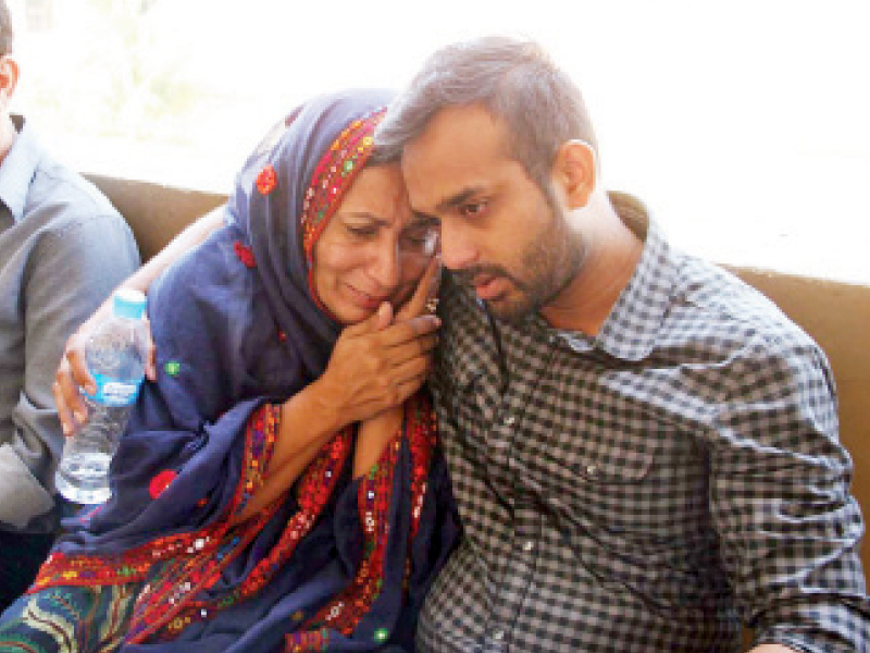 sulaiman lashari s mother sobs during an identification parade at the lower courts on monday photo online