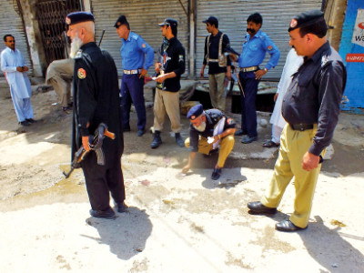 roadside explosion motorcycle bomb injures eight in bannu