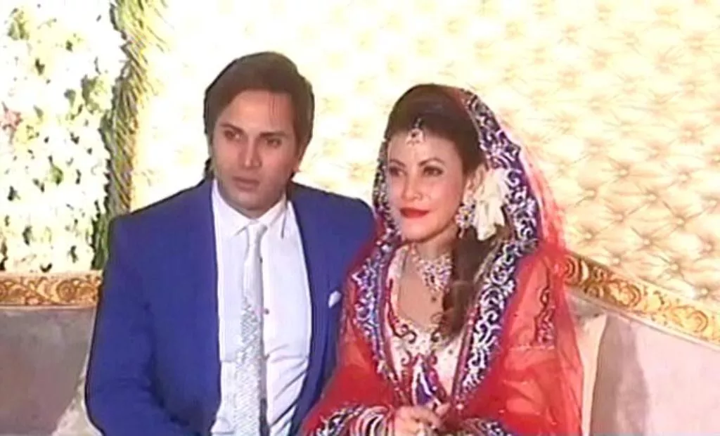 express news screengrab of the new couple express news screengrab of the new couple