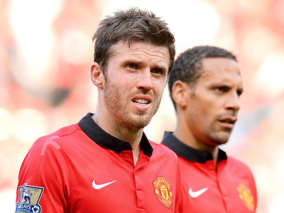carrick is a natural holding midfielder rio ferdinand