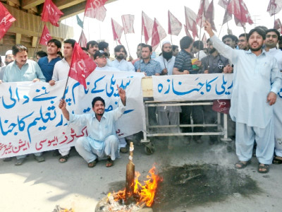 making demands young doctors association blocks gt road as protest enters fifth day