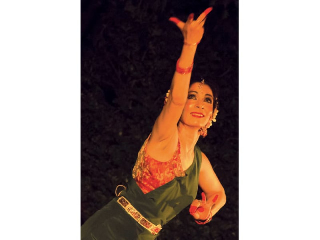 tehreema performing at the event photo inp tehreema performing at the event photo inp