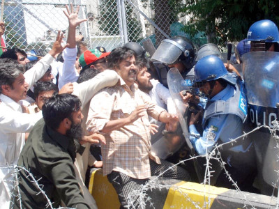 anti rigging protest police baton charge pti workers again