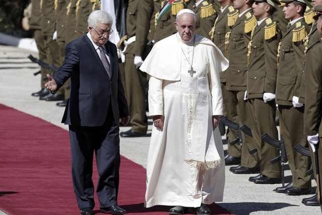 pope francis and palestinian president mahmud abbas l review troops as they arrive at the presidential palace for a welcoming ceremony on may 25 2014 pope francis arrived in bethlehem to begin the most sensitive part of his three day middle east tour aimed at forging regional peace and easing an age old rift within christianity photo afp