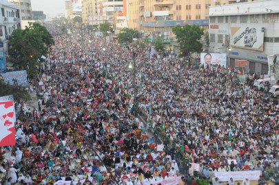 karachi rally mqm pleads for end to harassment of altaf