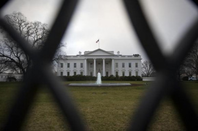 sec issues warning as selling war resumes