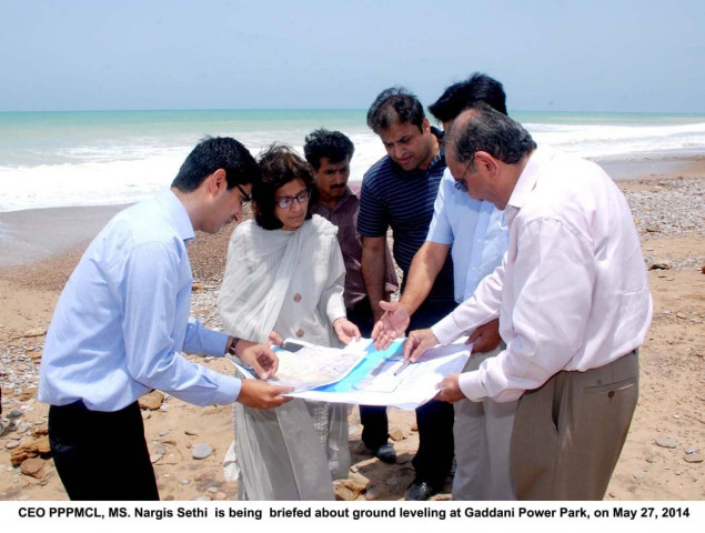 nargis sethi being briefed about ground levelling gaddani power plant photo pid nargis sethi being briefed about ground levelling gaddani power plant photo pid