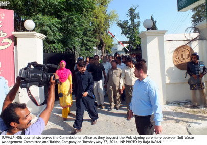 journalists walkout punjab cm skips agreement signing ceremony journalists walkout punjab cm skips agreement signing ceremony