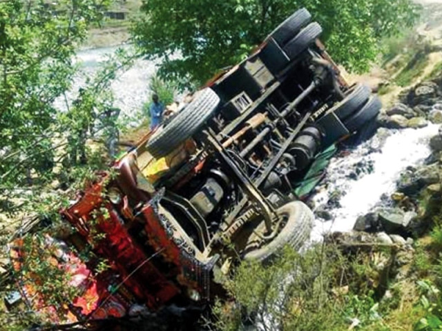 a view of the truck which fell into the swat river photo online a view of the truck which fell into the swat river photo online