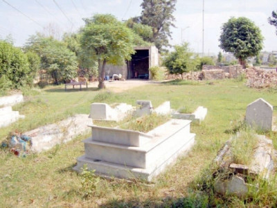ihc orders govt not to damage graveyard which falls in way of metro bus project