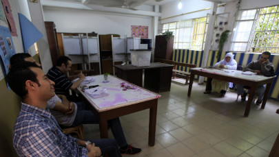 egypt extends presidential vote after low turnout