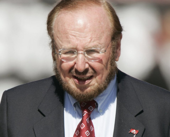 us business tycoon malcolm glazer in tampa bay florida the tampa bay buccaneers announced on may 28 2014 that glazer has died at age 85 glazer bought the buccaneers in 1995 and manchaster united on 2005 photo afp us business tycoon malcolm glazer in tampa bay florida the tampa bay buccaneers announced on may 28 2014 that glazer has died at age 85 glazer bought the buccaneers in 1995 and manchaster united on 2005 photo afp