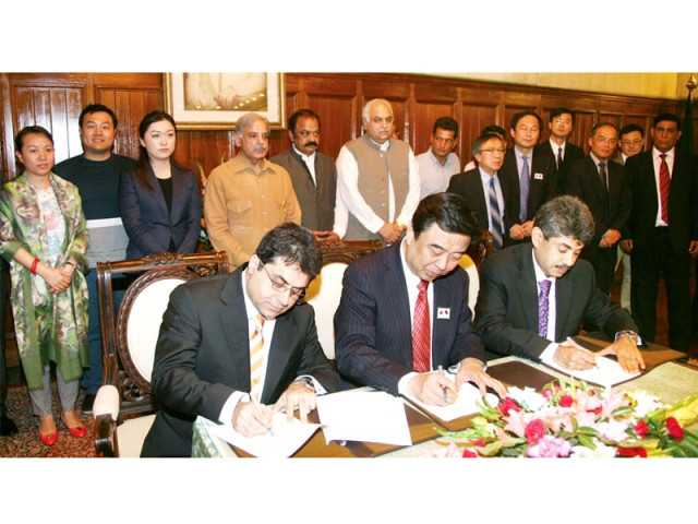 chief minister shahbaz sharif looks on as mous are signed photo dgpr chief minister shahbaz sharif looks on as mous are signed photo dgpr