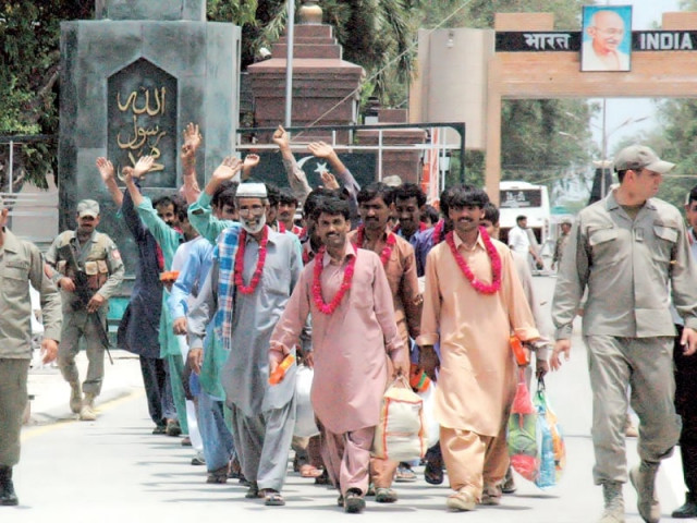pakistani prisoners released from indian jails arrive at the border on friday photo inp