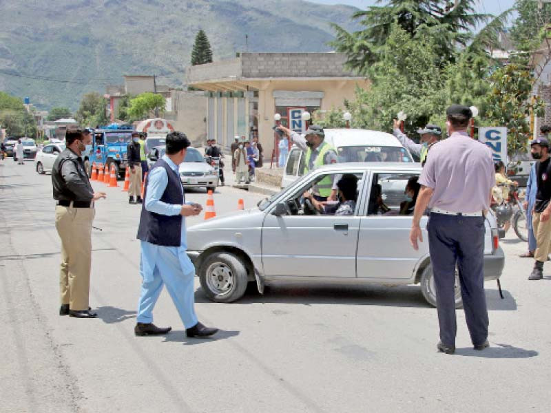 police personnel stop tourists from entering the galiyat region given the ban on tourism over eid to curb the spread of the novel coronavirus photo online