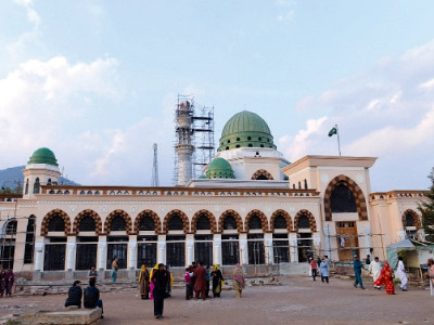 security lapses bari imam admin blames auqaf for poor security