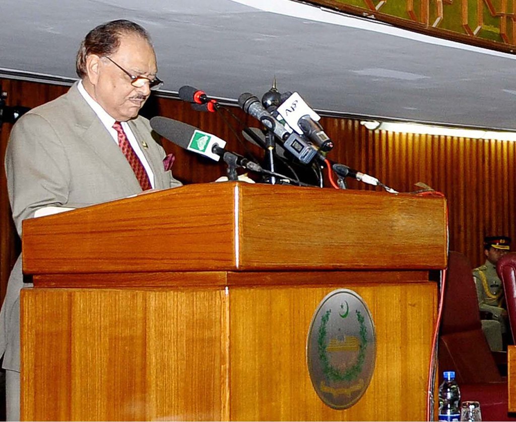 president mamnoon hussain addressing the joint sitting of the two houses of parliament on monday photo ppi