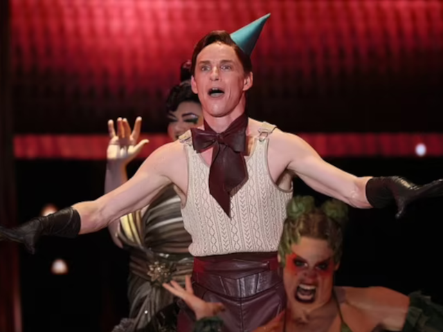eddie redmayne s tony awards performance divides viewers eddie redmayne s tony awards performance divides viewers