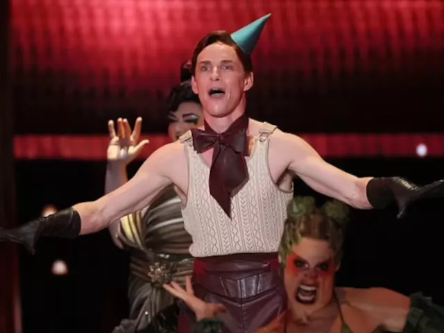 eddie redmayne s tony awards performance divides viewers eddie redmayne s tony awards performance divides viewers
