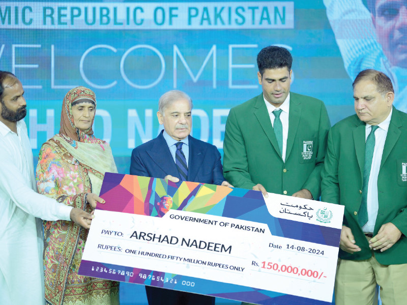 prime minister shehbaz sharif presents a cheque of rs150 million to olympian arshad nadeem in islamabad photo app