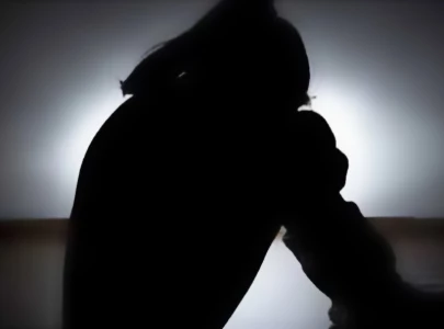 man attempts to molest niece