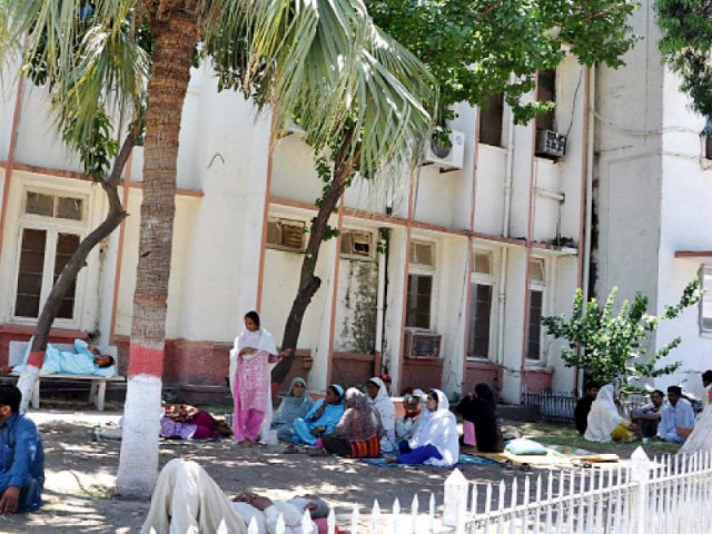 patients and attendants wait in outside in the lawn due to the boiling hot waiting rooms photo zafar aslam express patients and attendants wait in outside in the lawn due to the boiling hot waiting rooms photo zafar aslam express