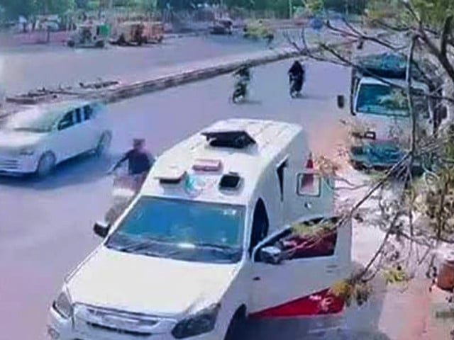 Police recover Rs200m, arrest alleged mastermind in Karachi cash van robbery