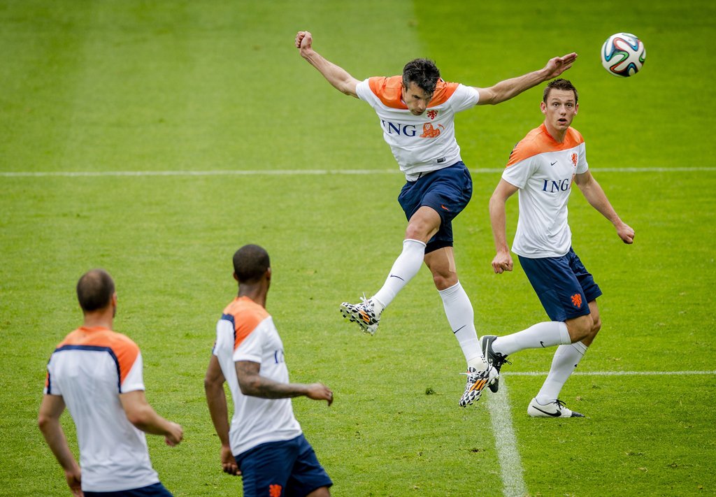 dutch national football team player robin van persie 2nd r takes part in a training of the dutch national football team in alkmaar the netherlands on june 2014 in preparation for the upcoming fifa world cup in brazil photo afp