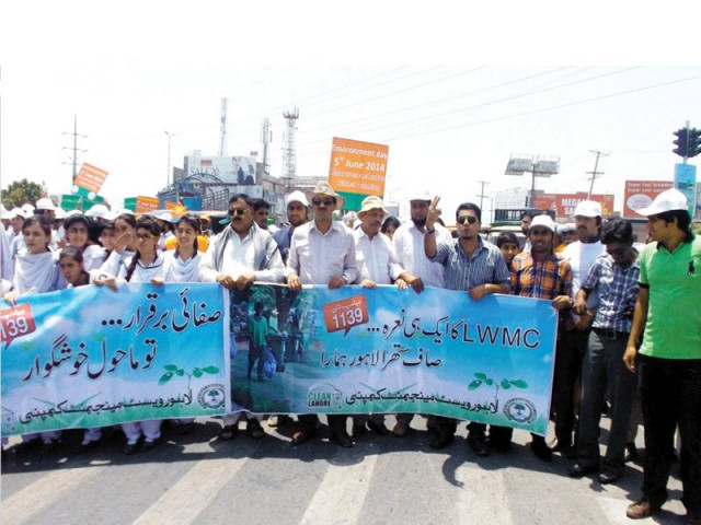 lahore waste management company workers participate in an awareness walk in connection with world environment day photo nni lahore waste management company workers participate in an awareness walk in connection with world environment day photo nni