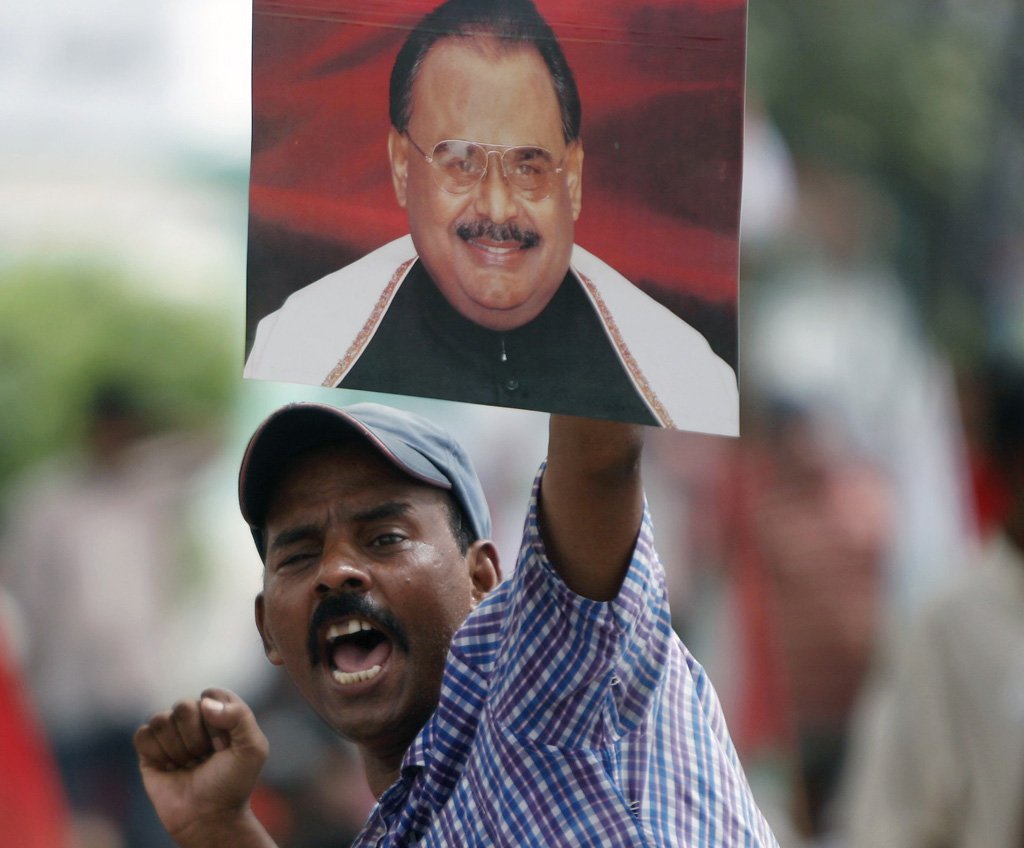 a supporter of pakistan 039 s muttahida quami movement mqm political party holds a poster of altaf hussain as he chants slogans along with others to show solidarity with their leader in karachi june 4 2014 june 4 2014 photo reuters