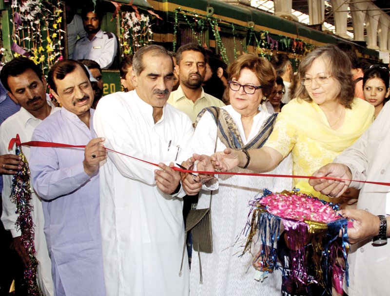 saad rafique and faiz s daughters saleema and muniza hashmi launch the train photo zahoorul haq express