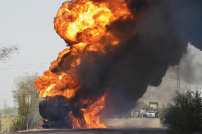 dera murad jamali gunmen shoot up nato oil tanker