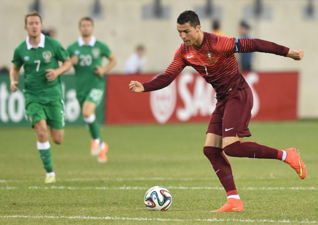 ronaldo r of portugal moves the ball against the republic of ireland during an international friendly match on june 10 2014 at met life stadium in east rutherford new jersey photo afp ronaldo r of portugal moves the ball against the republic of ireland during an international friendly match on june 10 2014 at met life stadium in east rutherford new jersey photo afp