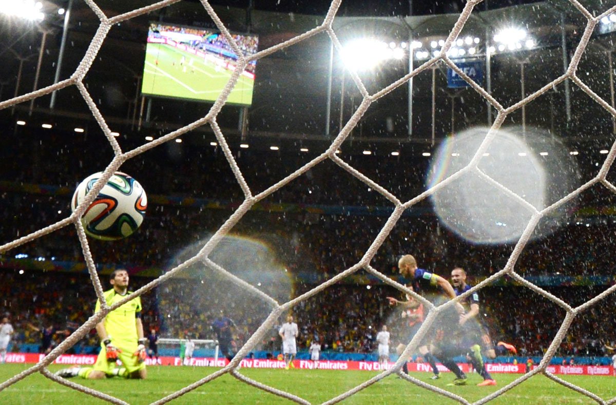 spain 039 s goalkeeper iker casillas l reacts after netherlands 039 forward arjen robben 2nd r scored his team 039 s fifth goal during a group b football match between spain and the netherlands at the fonte nova arena in salvador during the 2014 fifa world cup on june 13 2014 photo afp